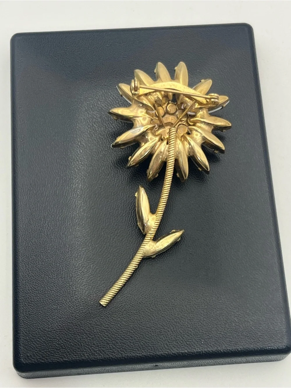 White milk glass black rhinestone daisy flower gold tone brooch pin vintage